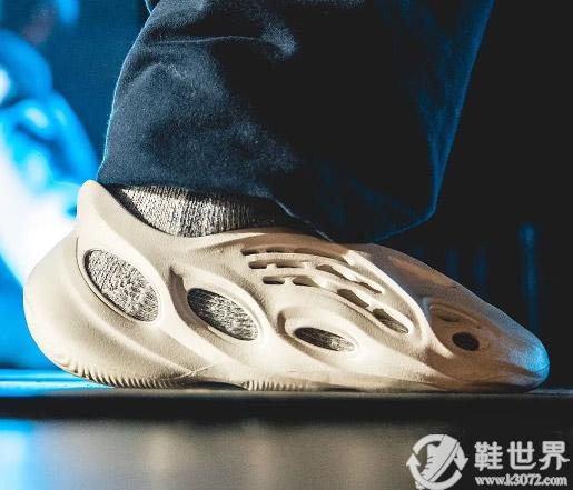 yeezy洞洞鞋真假怎么鉴定 椰子洞洞鞋正品多少钱