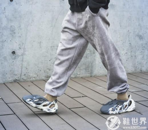 yeezy洞洞鞋真假怎么鉴定 椰子洞洞鞋正品多少钱