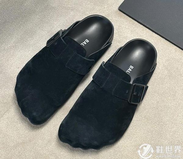 全新的 BALENCIAGA Sunday Mules 谍照